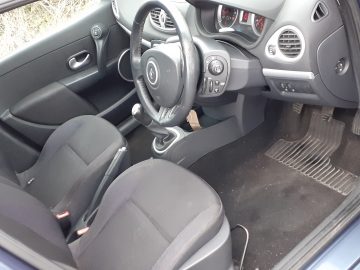 2006 Renault Clio Dynamique 5 door hatchback Manual 1.4, 16V petrol 12 months MOT