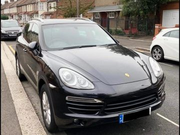 Porsche Cayenne Jet Black with Panaromic sunroof