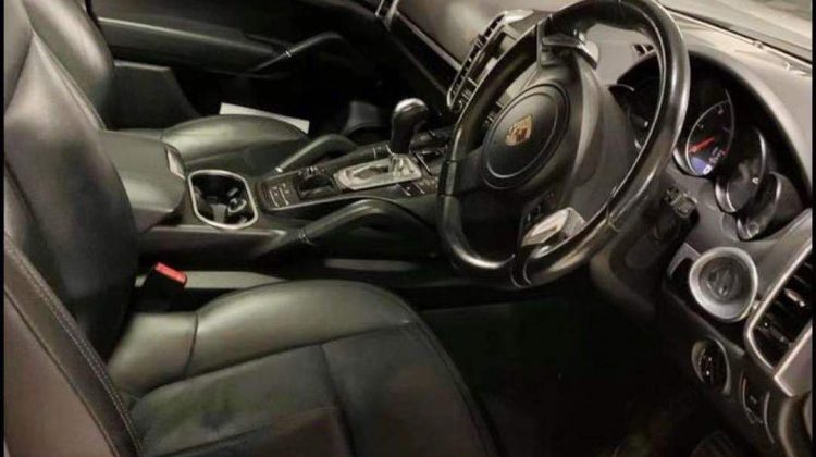 Porsche Cayenne Jet Black with Panaromic sunroof