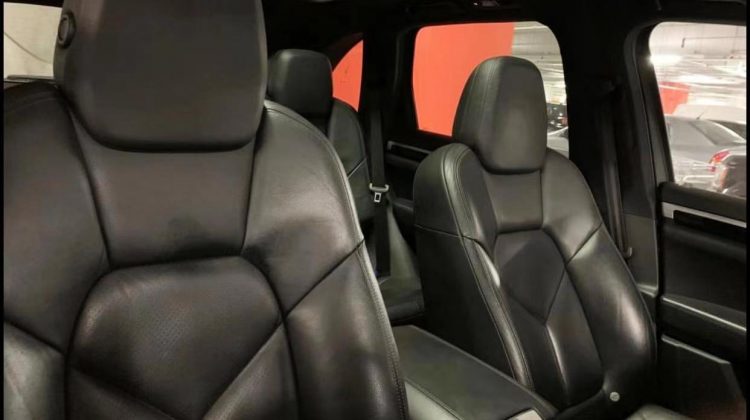 Porsche Cayenne Jet Black with Panaromic sunroof