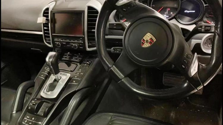 Porsche Cayenne Jet Black with Panaromic sunroof