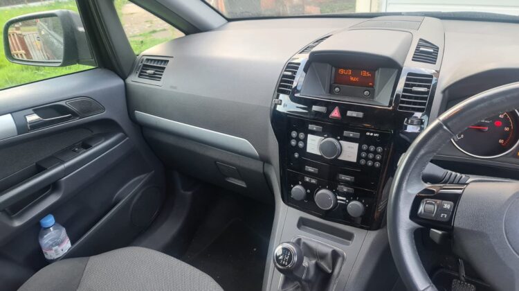 2013 Vauxhall Zafira Mot till Oct 2023 perfect engine smooth drive.