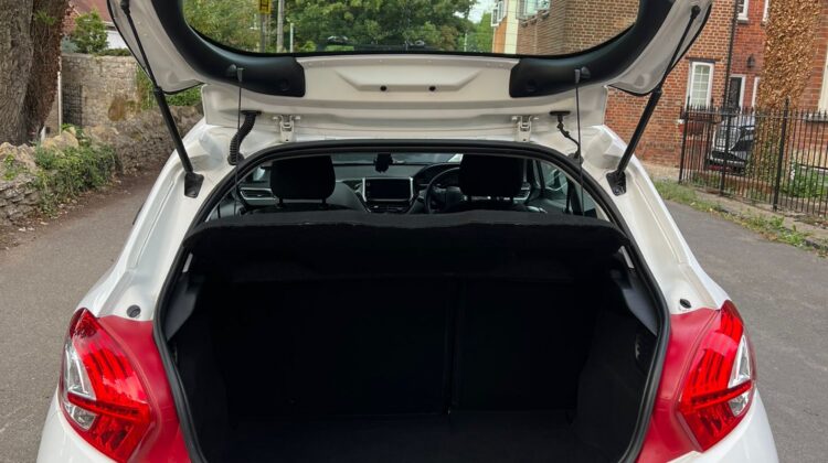 Peugeot 208 1.0 VTi Active White 2013 (63)