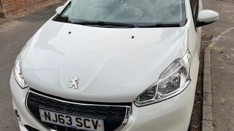 Peugeot 208 1.0 VTi Active White 2013 (63)