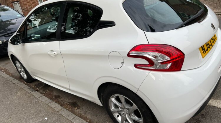Peugeot 208 1.0 VTi Active White 2013 (63)