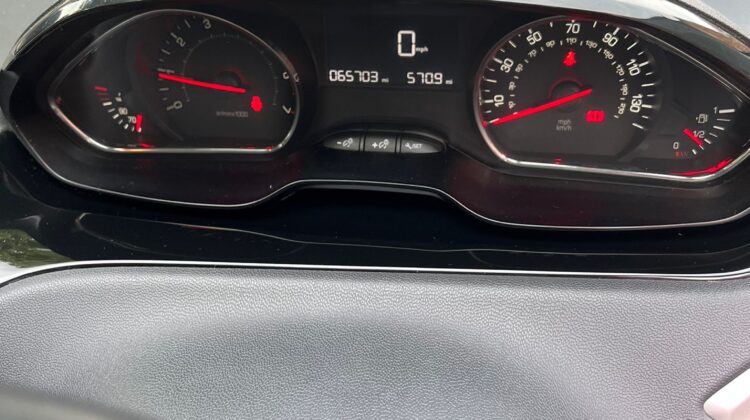 Peugeot 208 1.0 VTi Active White 2013 (63)