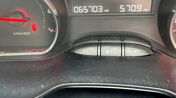 Peugeot 208 1.0 VTi Active White 2013 (63)