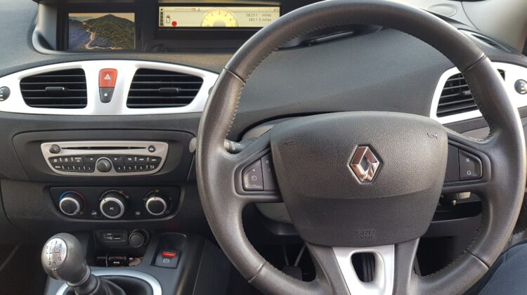 Top Spec !!! Renault Scenic – TomTom Dynamic (ONLY 57k miles + MOT till Sep 23)