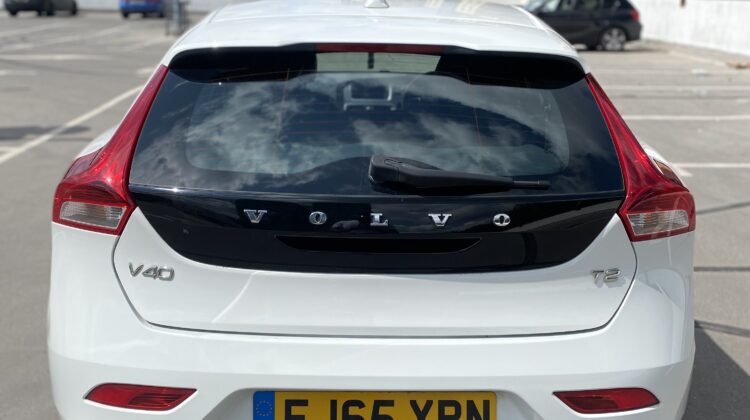 Volvo V40 T2 R Design 2.0 Petrol Manual