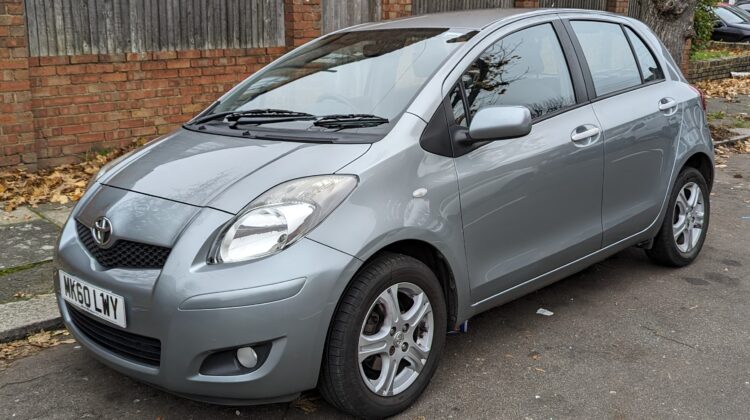 Selling TOYOTA Yaris