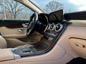 2022 Mercedes-Benz GLC AWD GLC 300 4MATIC 4dr SUV