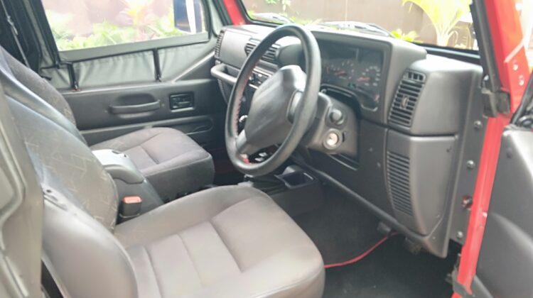 Jeep Wrangler TJ 5-Speed Manual Sport
