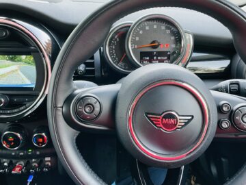 Mini, HATCHBACK, 2018, Automatic, Petrol, 1499cc, 3 doors, Reverse Camera with Parking Sensors