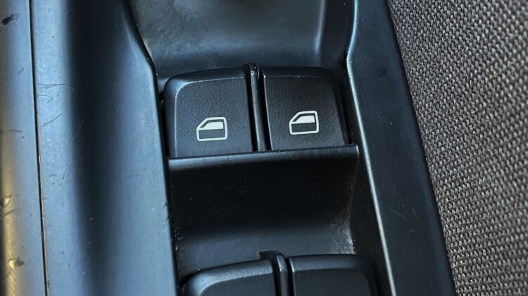 Audi Q3 SUV, 2.00l TDI, 5 doors, Amalfi White