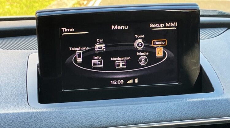 Audi Q3 SUV, 2.00l TDI, 5 doors, Amalfi White