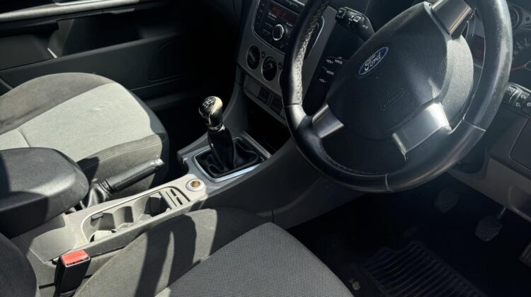 FORD FOCUS 1.6 ZETEC PETROL HATCHBACK. 5 DOOR