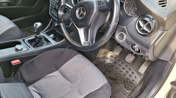 (Selling My Mercedes A class)