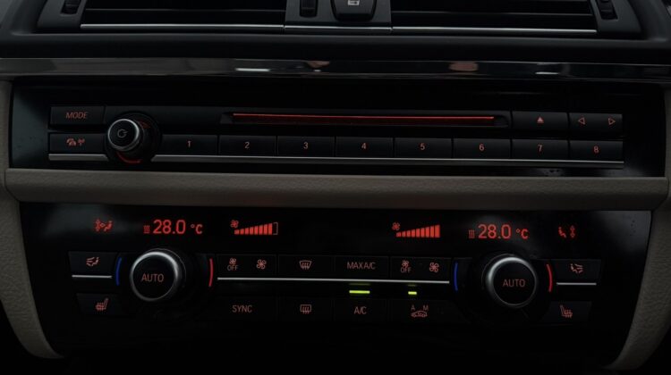 2015 BMW 5 Series 2.0 520i Luxury Touring 5dr Petrol Auto Euro 6 (s/s) (184 ps)