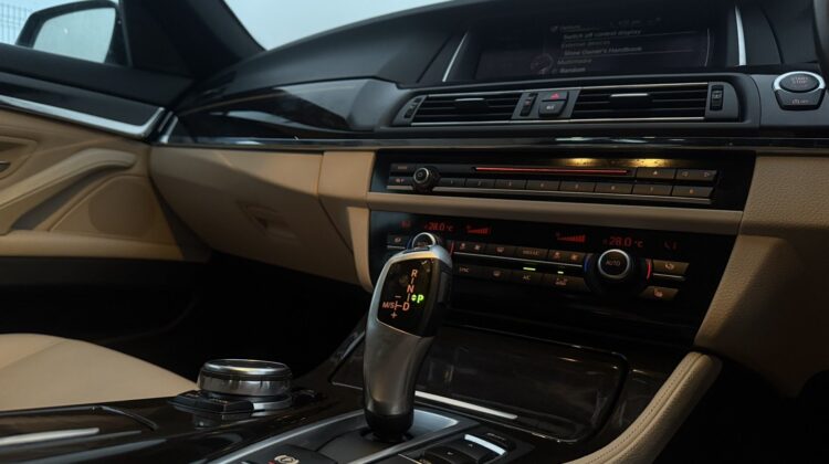 2015 BMW 5 Series 2.0 520i Luxury Touring 5dr Petrol Auto Euro 6 (s/s) (184 ps)