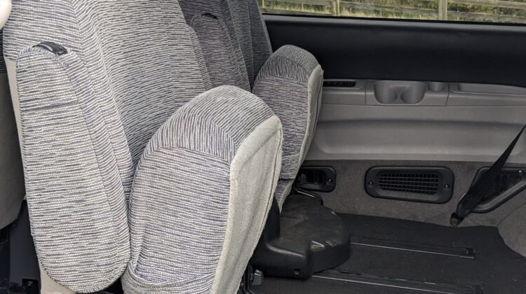 Mitsubishi Delica Spacegear 2003 Automatic Petrol 4×4