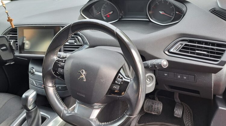 Red Peugeot 308 2015 for sale