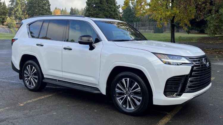 Neatly 2022 Lexus LX 600 Premium