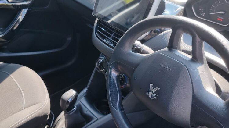 PEUGEOT 208, 1.6 , 2017, 70 MPG !